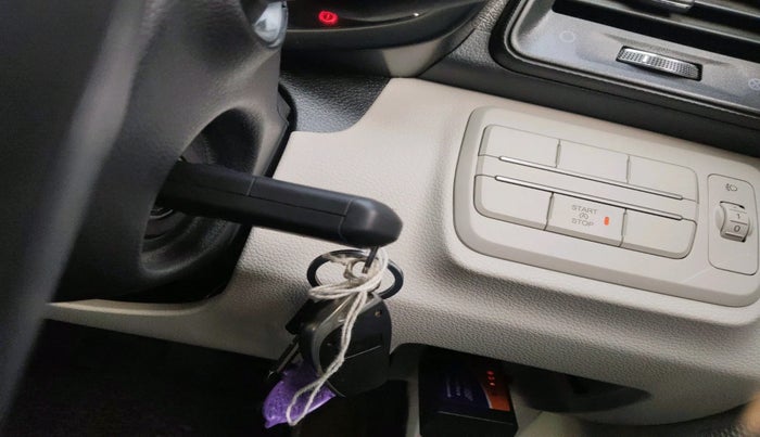 2024 Mahindra XUV300 W4 1.2 PETROL, Petrol, Manual, 4,556 km, interior