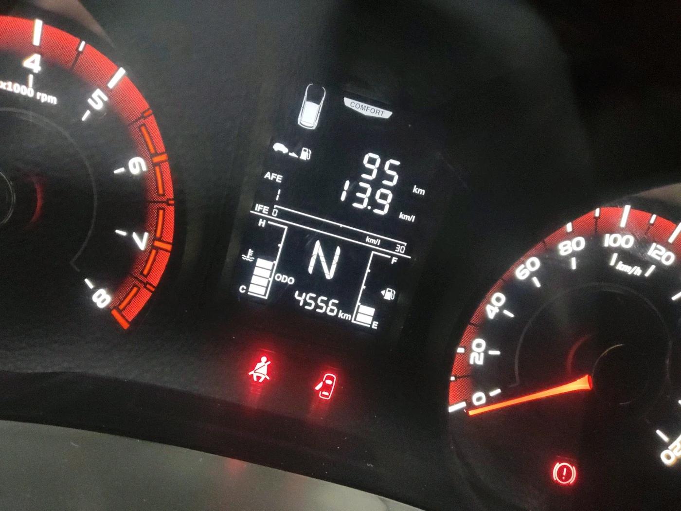 2024 Mahindra XUV300 W4 1.2 PETROL, Petrol, Manual, 4,556 km, interior