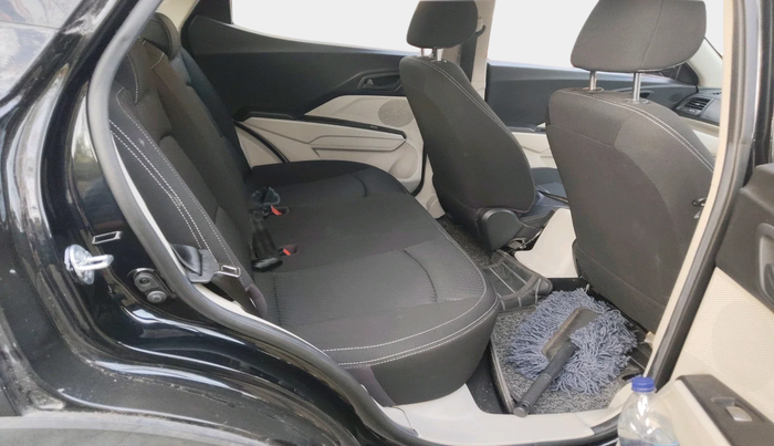 2024 Mahindra XUV300 W4 1.2 PETROL, Petrol, Manual, 4,556 km, interior