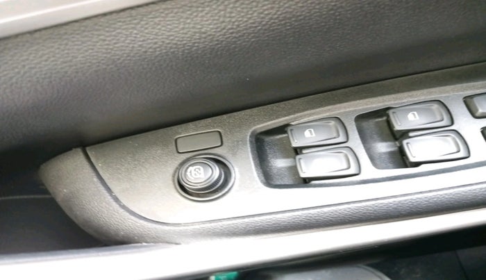 2025 Mahindra XUV700 MX Petrol MT 7 STR, Petrol, Manual, 378 km, interior