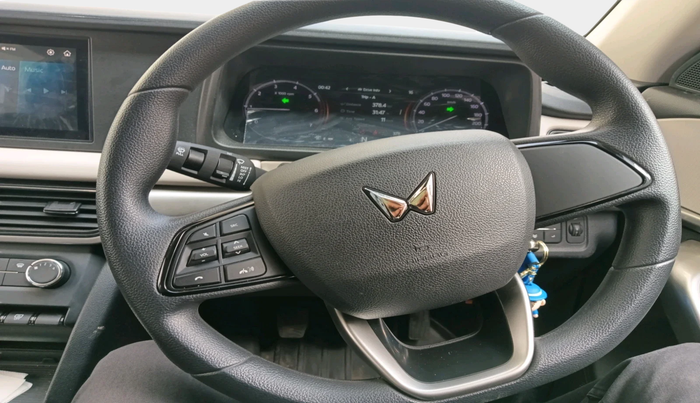 2025 Mahindra XUV700 MX Petrol MT 7 STR, Petrol, Manual, 378 km, interior