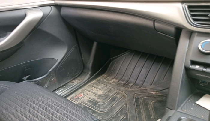 2025 Mahindra XUV700 MX Petrol MT 7 STR, Petrol, Manual, 378 km, interior