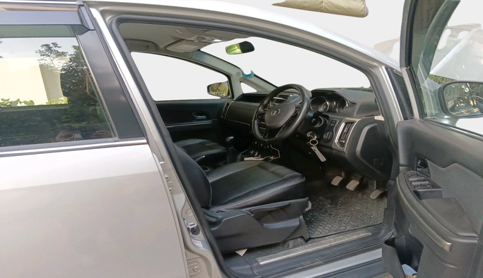 2018 Tata Hexa XM 4X2 7 STR, Diesel, Manual, 38,534 km, interior