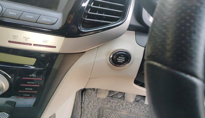 2019 Mahindra XUV300 W8 1.5 DIESEL, Diesel, Manual, 94,672 km, interior