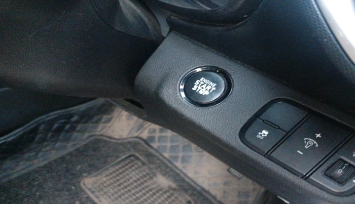 2019 Hyundai VENUE SX 1.0 (O) TURBO, Petrol, Manual, 93,421 km, interior