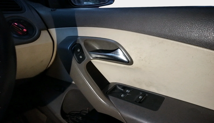 2011 Volkswagen Vento TRENDLINE 1.6, Petrol, Manual, 73,025 km, interior