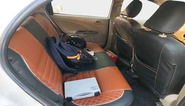 2016 Toyota Etios Liva G, Petrol, Manual, 1,41,976 km, interior