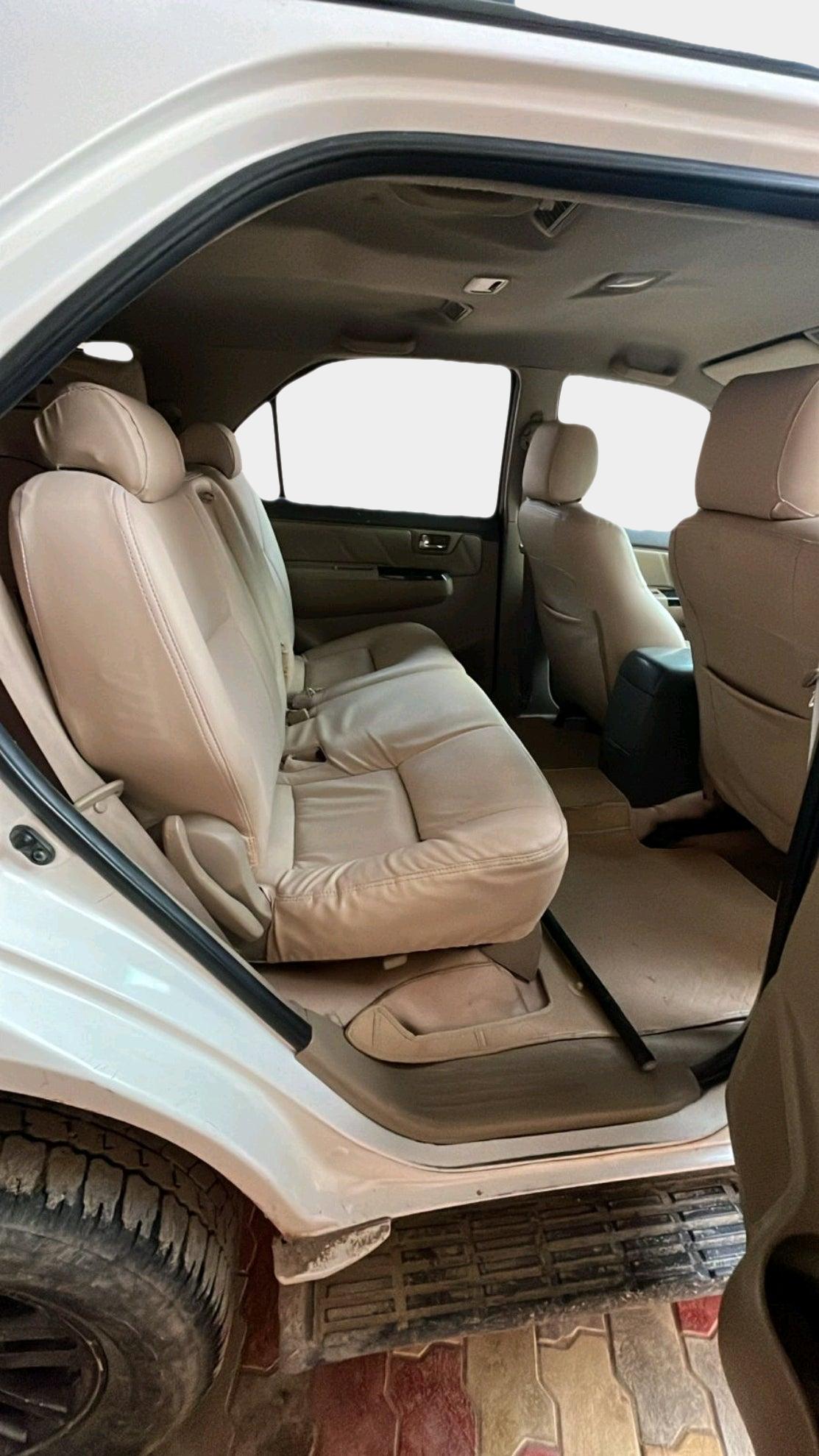 2013 Toyota Fortuner 3.0 4X4 MT, Diesel, Manual, 2,36,118 km, interior