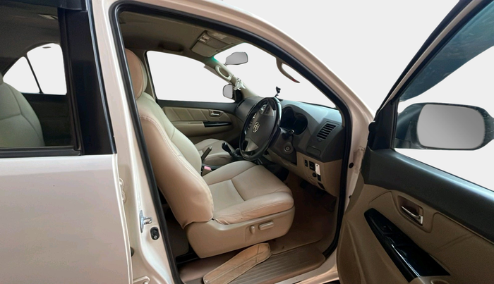 2013 Toyota Fortuner 3.0 4X4 MT, Diesel, Manual, 2,36,118 km, interior