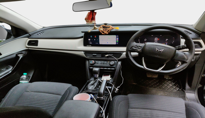 2022 Mahindra XUV700 AX 5 P AT 5 STR, Petrol, Automatic, 67,444 km, interior