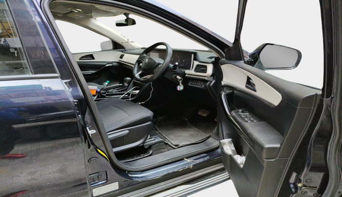 2022 Mahindra XUV700 AX 5 P AT 5 STR, Petrol, Automatic, 67,444 km, interior