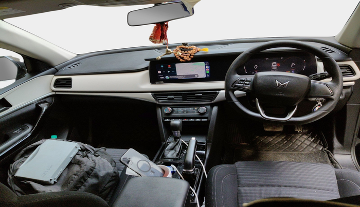 2022 Mahindra XUV700 AX 5 P AT 5 STR, Petrol, Automatic, 67,444 km, interior