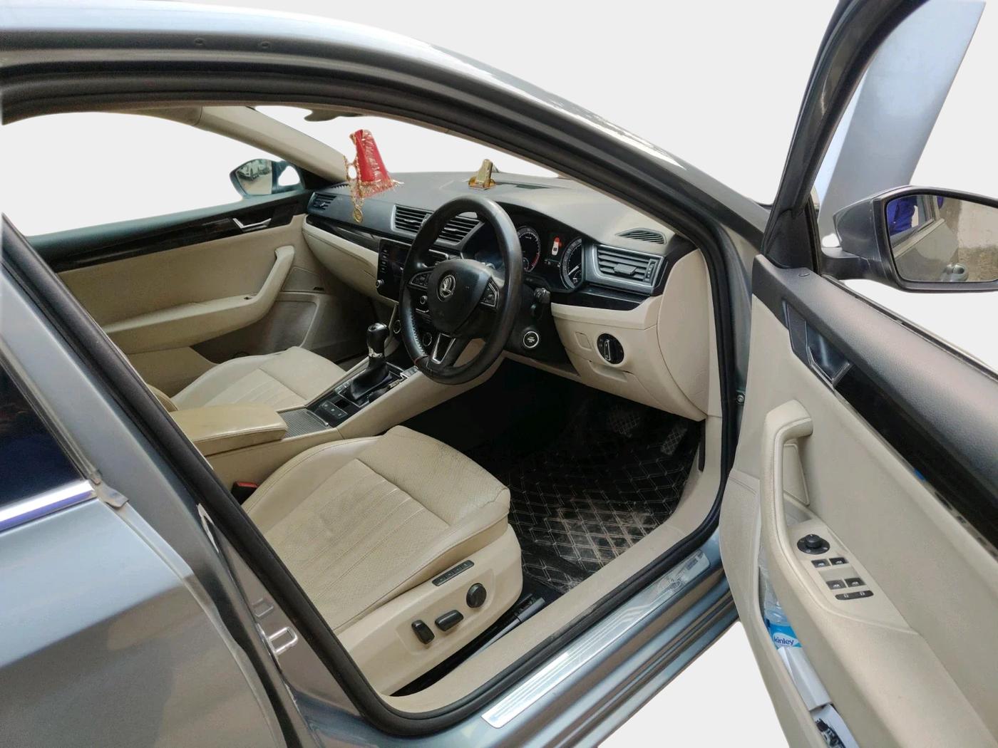 2018 Skoda Superb L&K 2.0 TDI AT, Diesel, Automatic, 1,03,100 km, interior