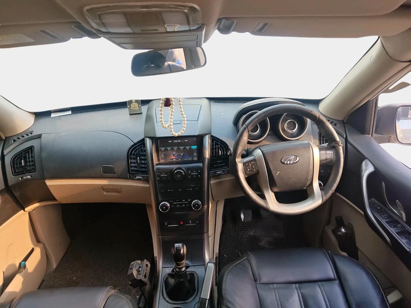 2017 Mahindra XUV500 W6 1.99, Diesel, Manual, 90,803 km, interior