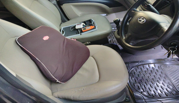 2011 Hyundai i10 MAGNA 1.2, Petrol, Manual, 97,422 km, interior