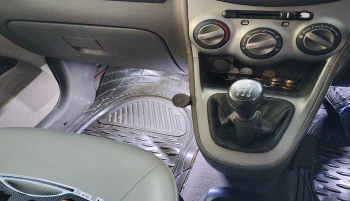 2011 Hyundai i10 MAGNA 1.2, Petrol, Manual, 97,422 km, interior