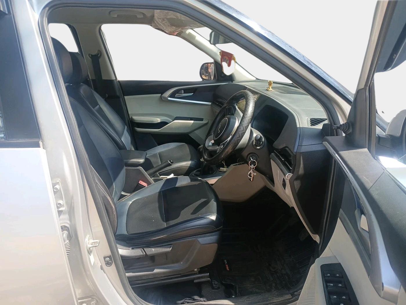 2023 KIA CARENS PREMIUM 1.5 DIESEL 7 STR, Diesel, Manual, 90,822 km, interior