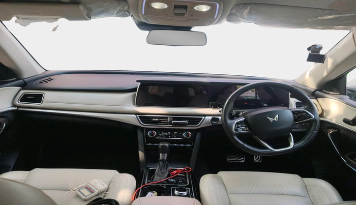 2022 Mahindra XUV700 AX 7 LUXURY D AT 7 STR, Diesel, Automatic, 33,788 km, interior