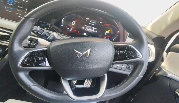 2022 Mahindra XUV700 AX 7 LUXURY D AT 7 STR, Diesel, Automatic, 33,788 km, interior