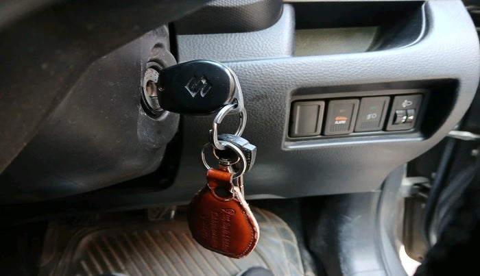 2011 Maruti Swift VXI, Petrol, Manual, 1,17,071 km, interior