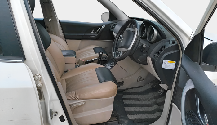 2016 Mahindra XUV500 W8, Diesel, Manual, 1,54,083 km, interior