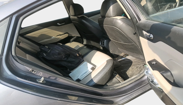 2017 Hyundai Verna 1.6 VTVT SX (O) AT, Petrol, Automatic, 77,573 km, interior