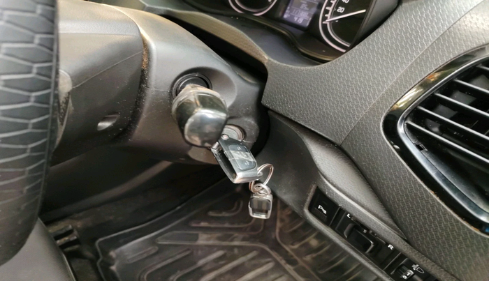 2017 Maruti Vitara Brezza ZDI, Diesel, Manual, 1,17,388 km, interior