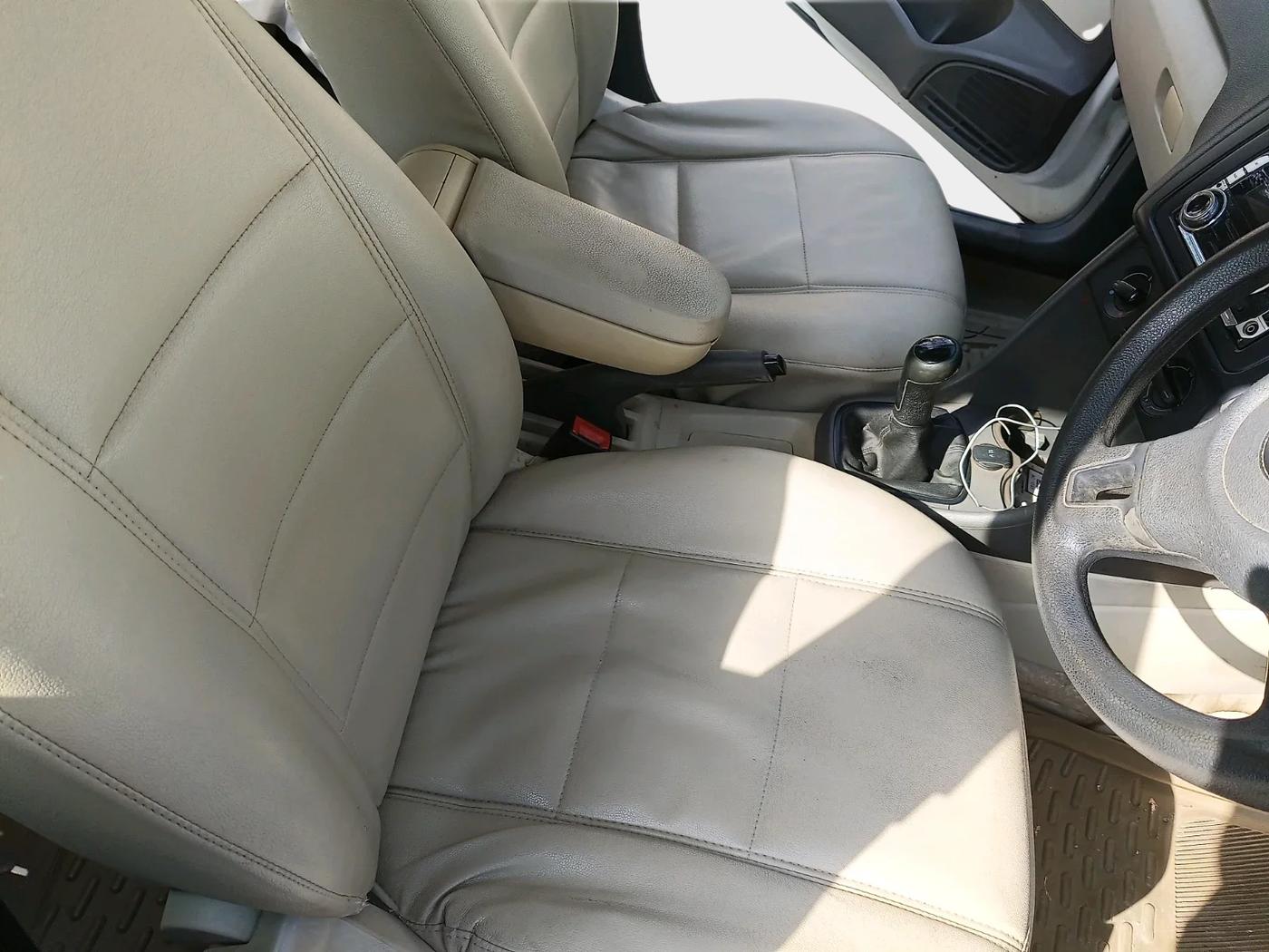 2012 Volkswagen Vento TRENDLINE 1.6, Petrol, Manual, 62,218 km, interior