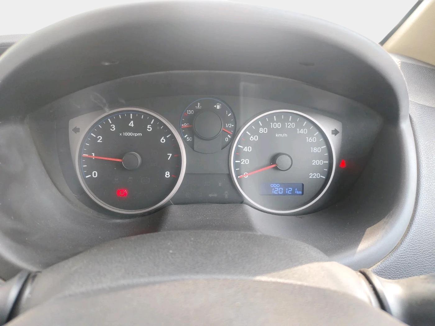 2013 Hyundai i20 SPORTZ 1.2, CNG, Manual, 1,20,121 km, interior