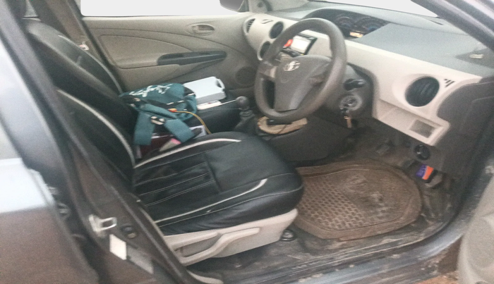 2015 Toyota Etios Liva GD, Diesel, Manual, 1,33,097 km, interior