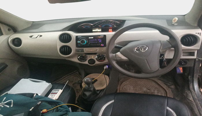 2015 Toyota Etios Liva GD, Diesel, Manual, 1,33,097 km, interior