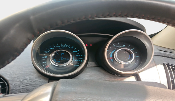 2018 Mahindra XUV500 W9 AT, Diesel, Automatic, 1,17,287 km, interior