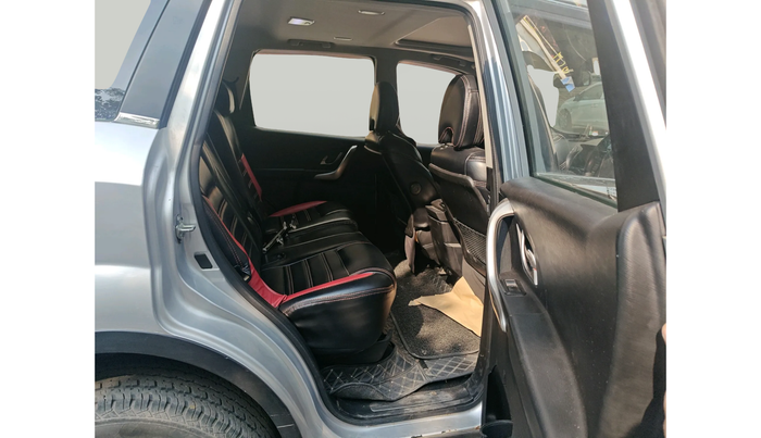 2018 Mahindra XUV500 W9 AT, Diesel, Automatic, 1,17,287 km, interior