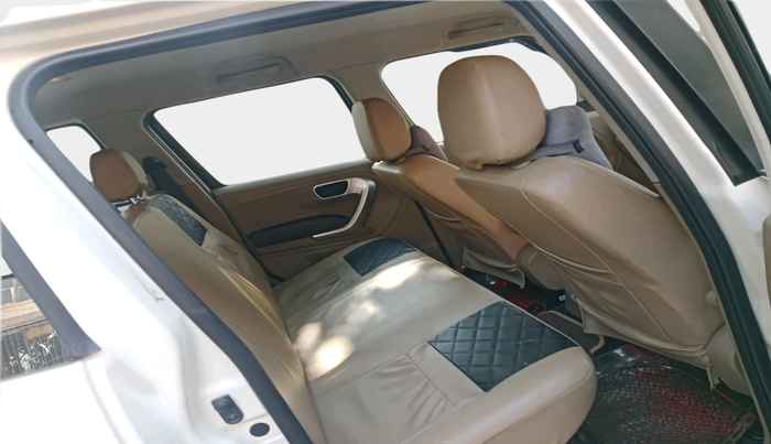 2017 Mahindra TUV300 T8, Diesel, Manual, 22,840 km, interior