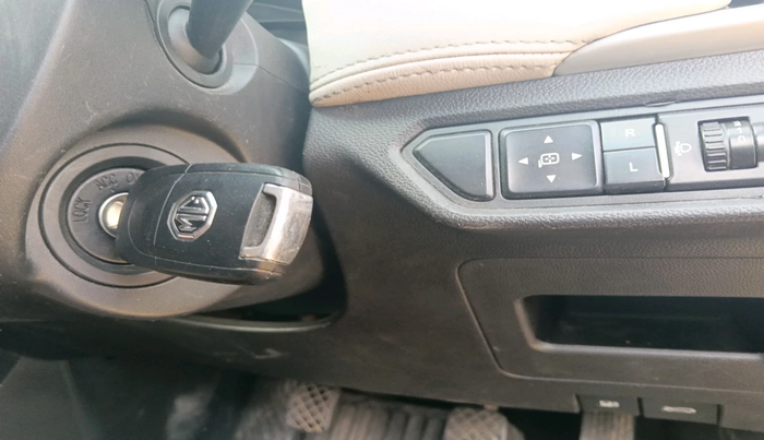 2021 MG HECTOR PLUS SUPER 1.5 PETROL TURBO HYBRID MT 7-STR, Petrol, Manual, 44,743 km, interior