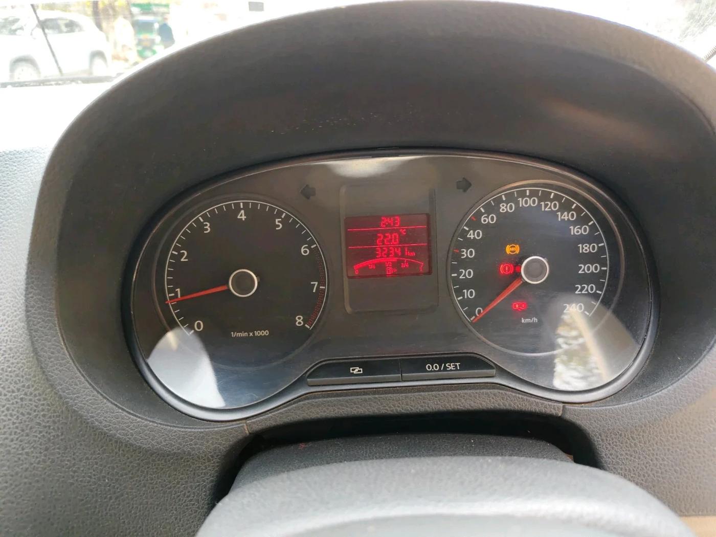 2011 Volkswagen Polo HIGHLINE1.2L, Petrol, Manual, 32,341 km, interior