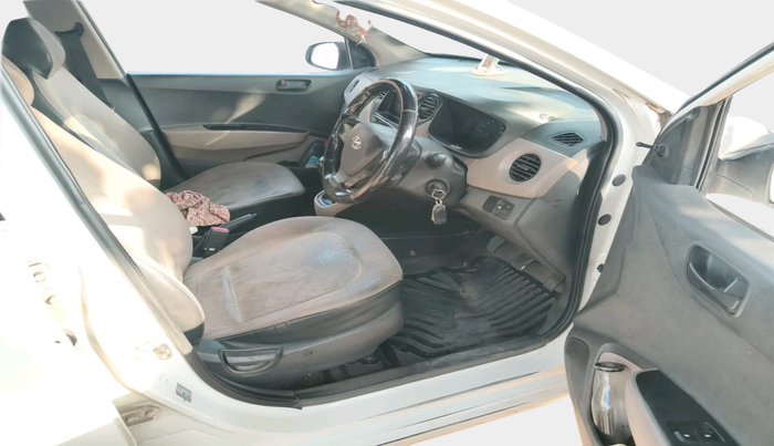 2017 Hyundai Xcent BASE 1.2, Petrol, Manual, 1,79,531 km, interior