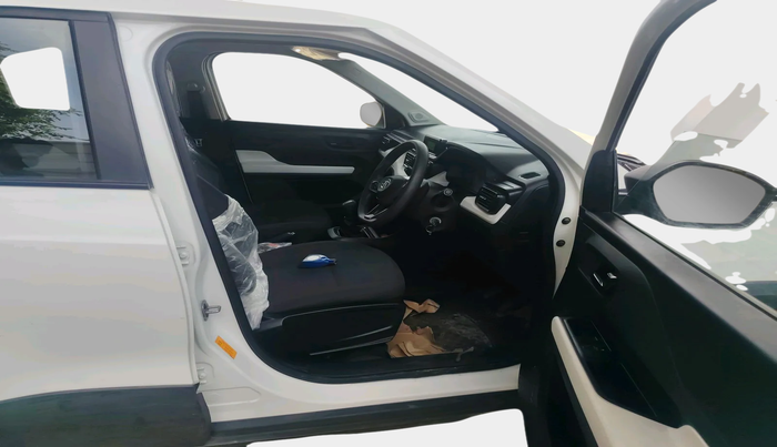 2023 Tata PUNCH PURE RHYTHM PACK MT, Petrol, Manual, 12,816 km, interior