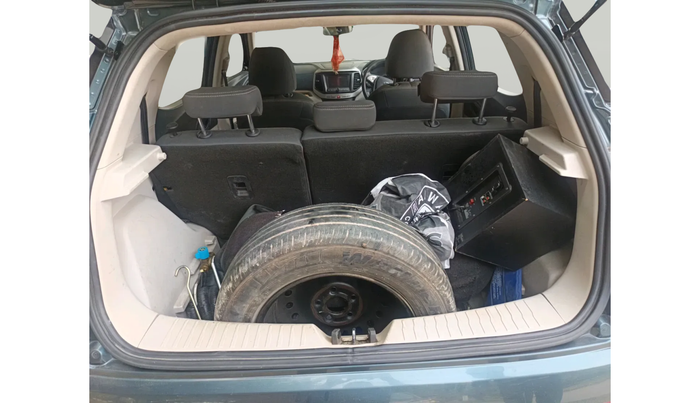 2019 Mahindra XUV300 W6 1.2 PETROL, Petrol, Manual, 1,05,766 km, exterior