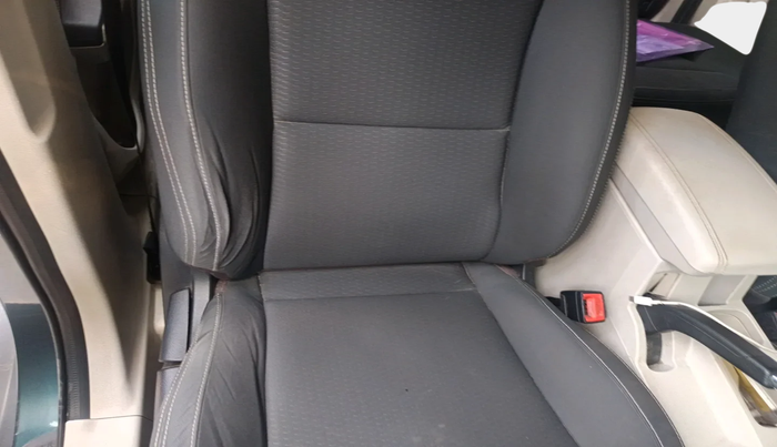 2019 Mahindra XUV300 W6 1.2 PETROL, Petrol, Manual, 1,05,766 km, interior