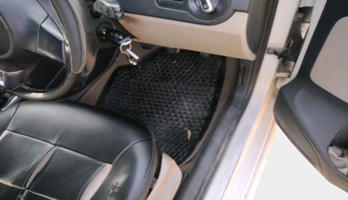 2013 Volkswagen Polo HIGHLINE1.2L, Petrol, Manual, 97,655 km, interior