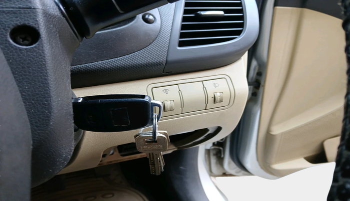 2013 Hyundai Verna FLUIDIC 1.6 VTVT SX, Petrol, Manual, 1,37,760 km, interior