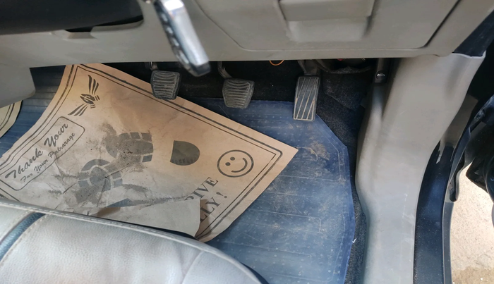 2017 Mahindra Kuv100 K2 6 STR, Petrol, Manual, 26,401 km, interior