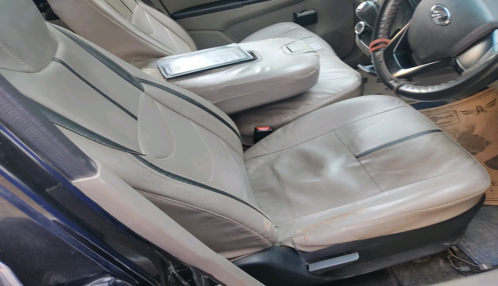 2017 Mahindra Kuv100 K2 6 STR, Petrol, Manual, 26,401 km, interior