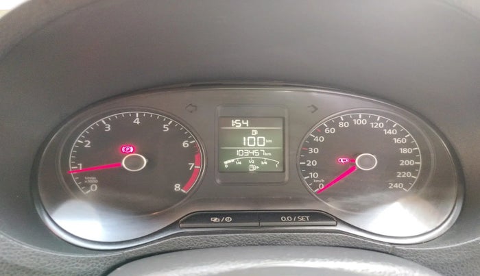 2014 Volkswagen Polo HIGHLINE1.2L, Petrol, Manual, 1,03,457 km, interior