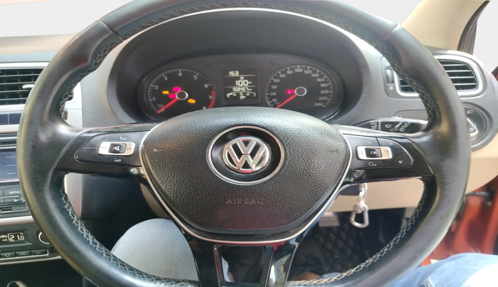 2014 Volkswagen Polo HIGHLINE1.2L, Petrol, Manual, 1,03,457 km, interior