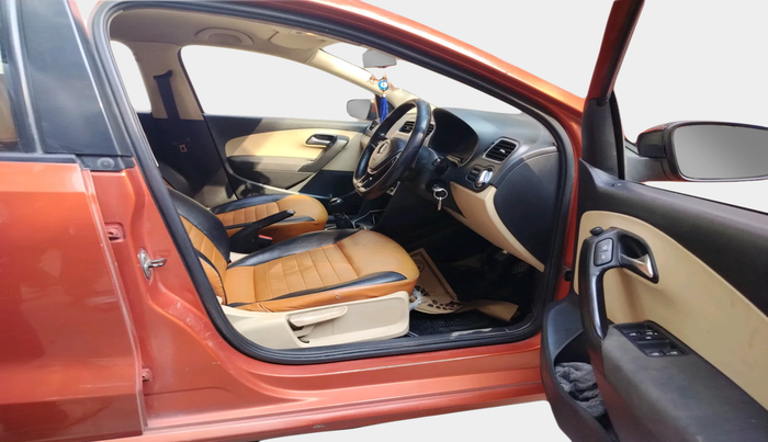 2014 Volkswagen Polo HIGHLINE1.2L, Petrol, Manual, 1,03,457 km, interior