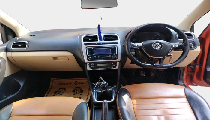 2014 Volkswagen Polo HIGHLINE1.2L, Petrol, Manual, 1,03,457 km, interior