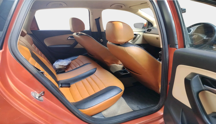 2014 Volkswagen Polo HIGHLINE1.2L, Petrol, Manual, 1,03,457 km, interior