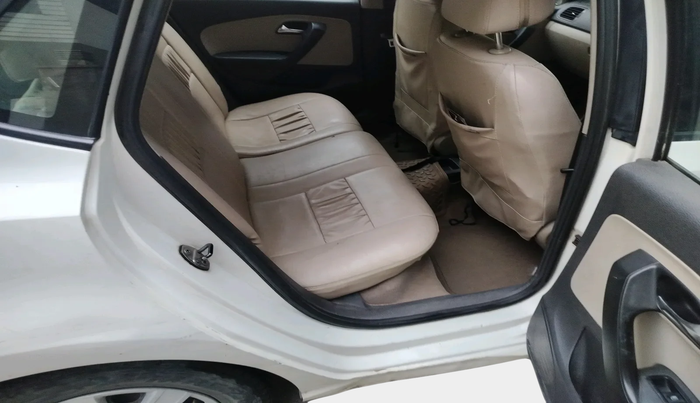 2010 Volkswagen Polo COMFORTLINE 1.2L PETROL, Petrol, Manual, 1,36,971 km, interior